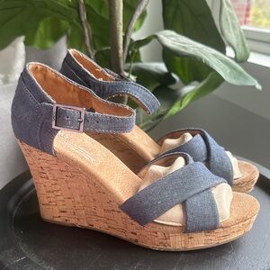 TOMS Sienna Cork Platform Wedges in Denim Women’s size 8 - new in dust bag!